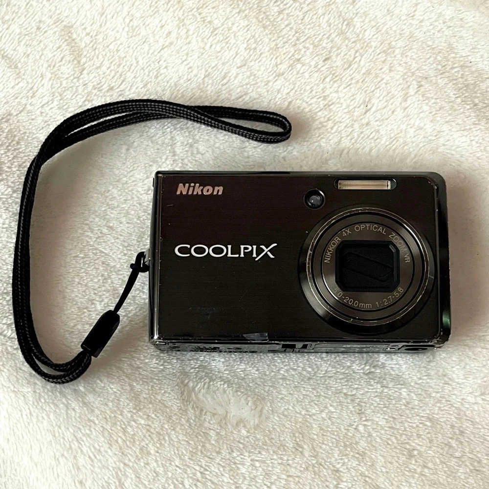 nikon coolplix S600 digital camera
